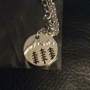 🎉CLOSING🎉3/$20 if bundled Pine mountain necklace